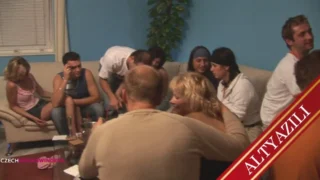 Sınavlar Yüzünden Stresli Olan Oğluna Yardım Eden Fedakar Anne