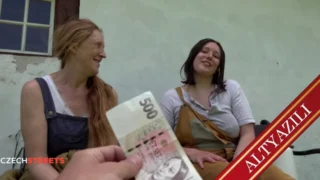 Önünde Yere Eğilen Üvey Kızının Etek Altına Bakıyor